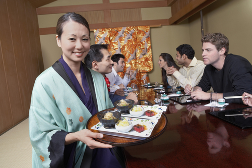 外国人観光客食事レストラン